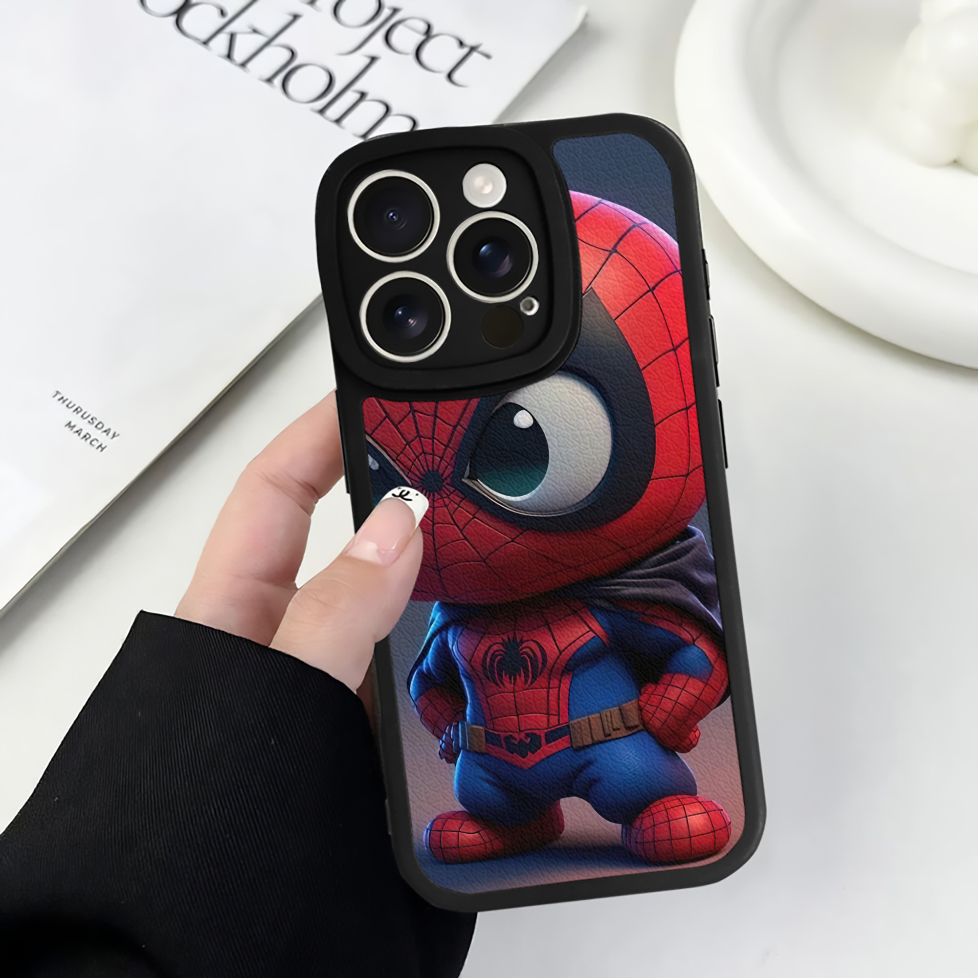 Spider Man スパイダーマン 【iPhone 16シリーズ対応】シリコンスマホケース（レザー調） 材質：シリコン